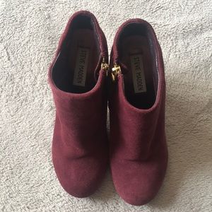 STEVE MADDEN burgundy suede bootie